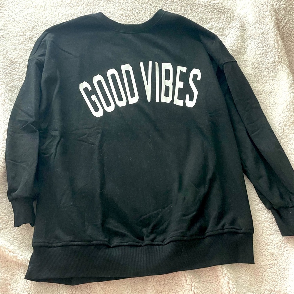 Black sweatshirt, never worn size large in women’s